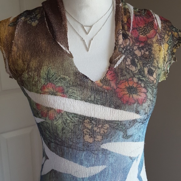 Mesh knit beautiful colored top - Picture 2 of 3